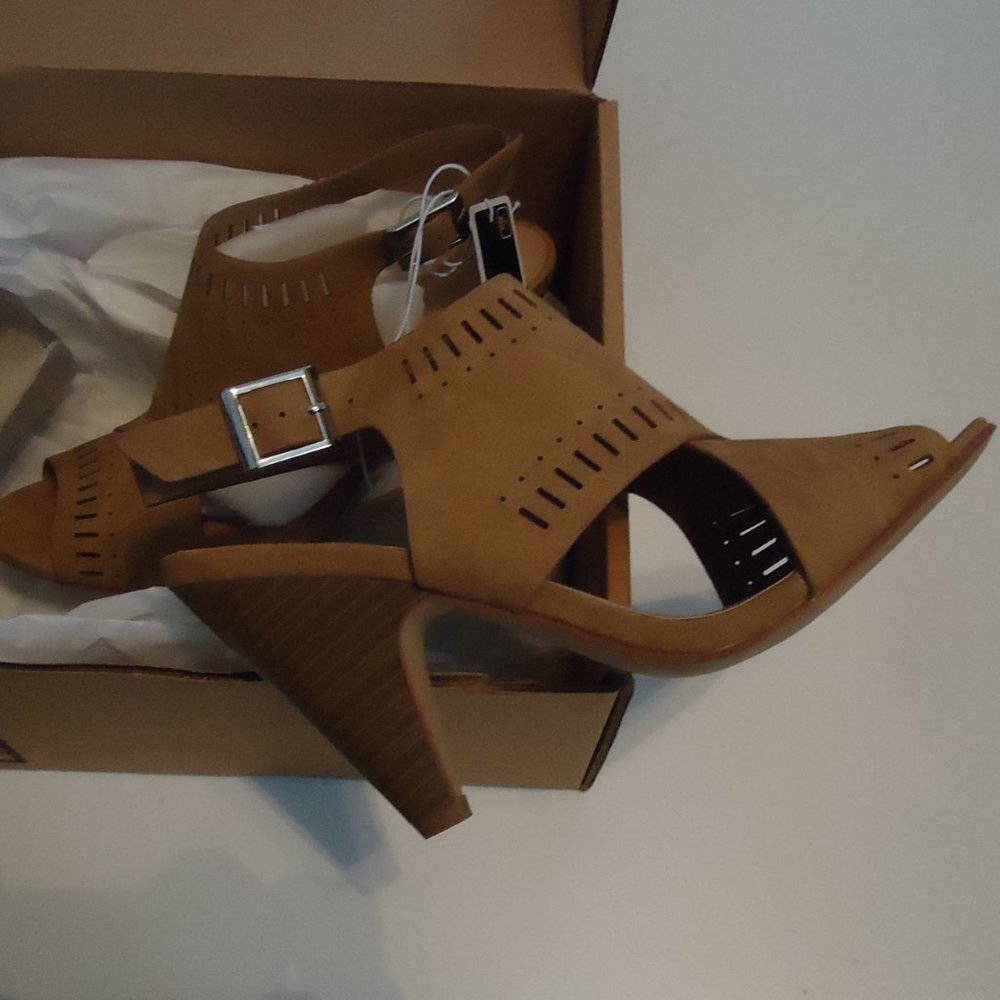 Vegan  Leather Booties NEW - Picture 9 of 15